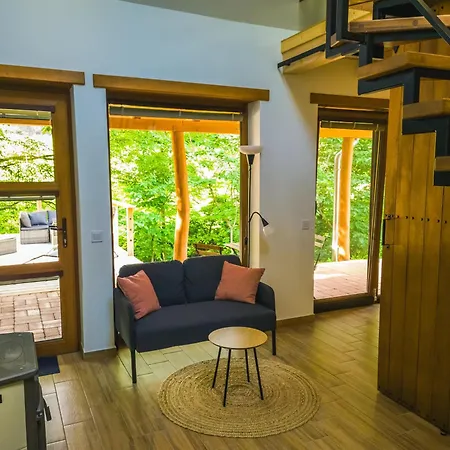 Lesence Vendeghaz شقة